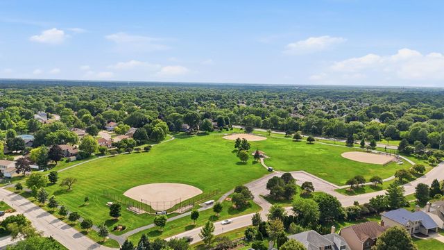 6183 Tyrnbury Drive, Lisle, IL 60532