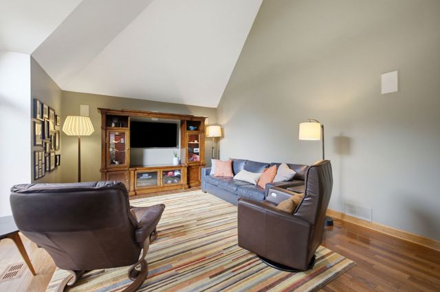 6183 Tyrnbury Drive, Lisle, IL 60532