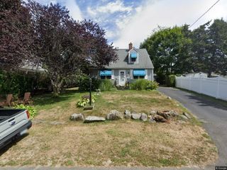 56 Bayberry Road, Narragansett, RI 02882