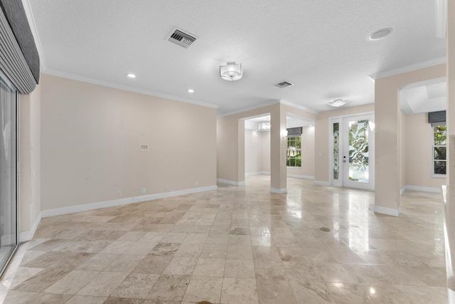 4 Glengary Road, Palm Beach Gardens, FL 33418