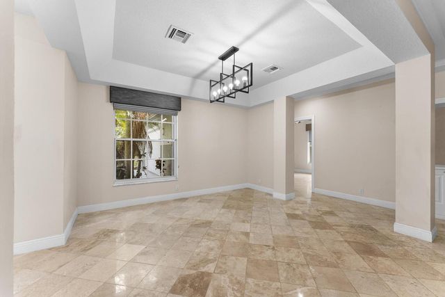 4 Glengary Road, Palm Beach Gardens, FL 33418