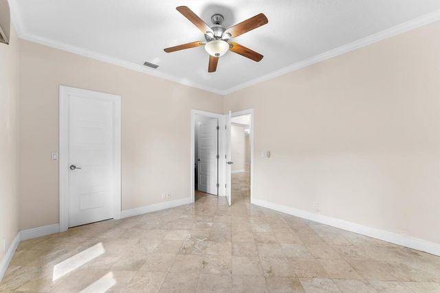 4 Glengary Road, Palm Beach Gardens, FL 33418