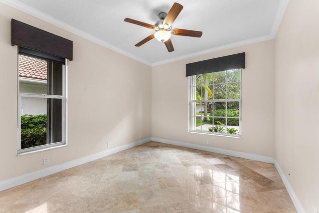 4 Glengary Road, Palm Beach Gardens, FL 33418
