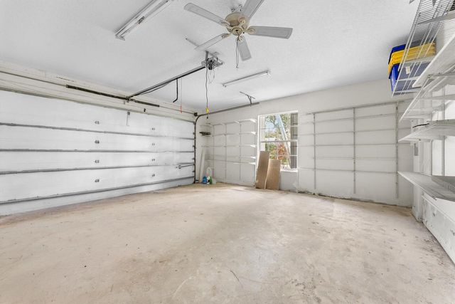4 Glengary Road, Palm Beach Gardens, FL 33418