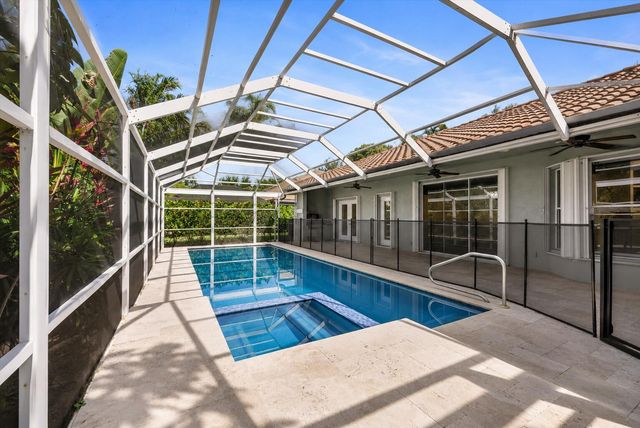 4 Glengary Road, Palm Beach Gardens, FL 33418