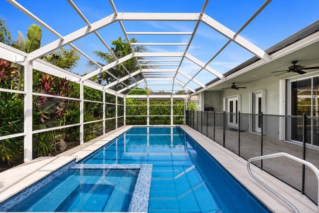 4 Glengary Road, Palm Beach Gardens, FL 33418