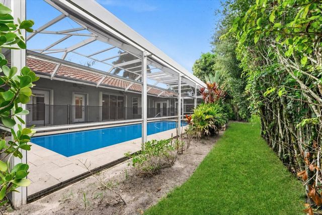 4 Glengary Road, Palm Beach Gardens, FL 33418