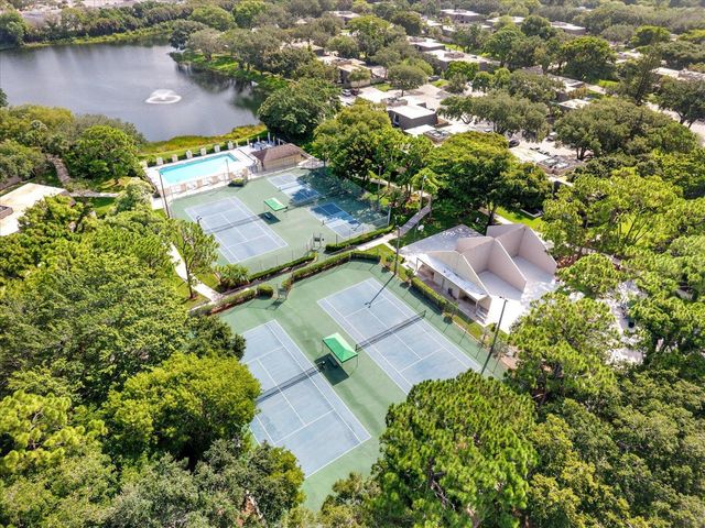 4 Glengary Road, Palm Beach Gardens, FL 33418