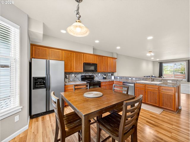 7822 Sw DUNE GRASS Ln, Tigard, OR 97224