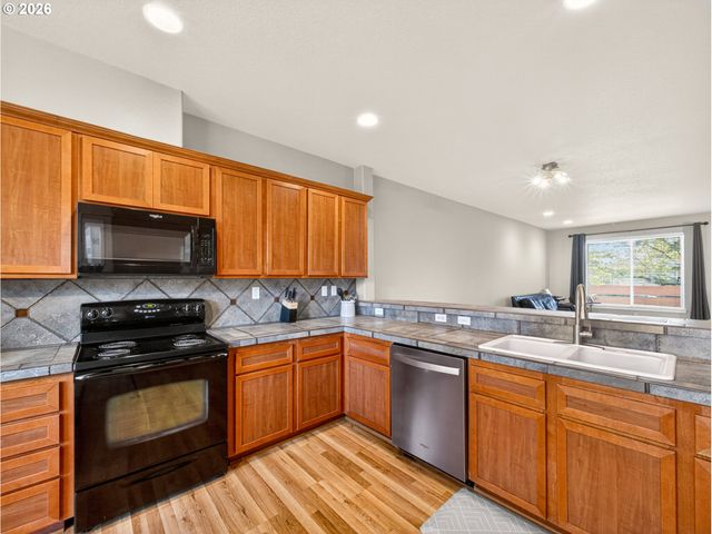 7822 Sw DUNE GRASS Ln, Tigard, OR 97224