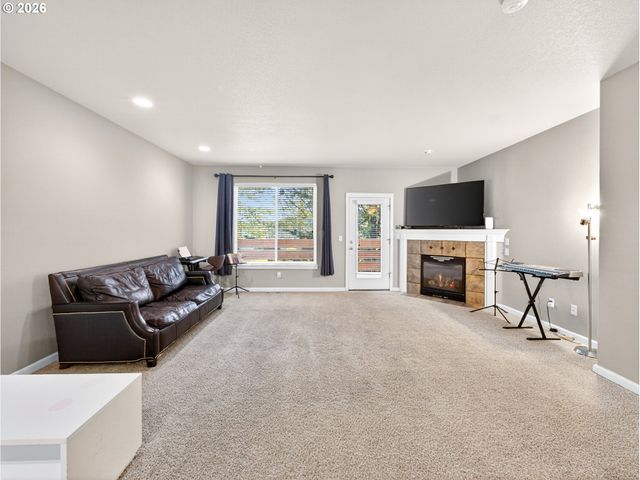 7822 Sw DUNE GRASS Ln, Tigard, OR 97224