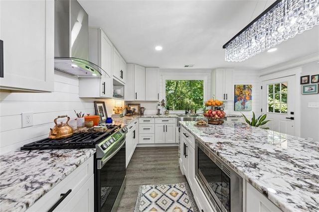 2330 Castle Lane NE, Marietta, GA 30062