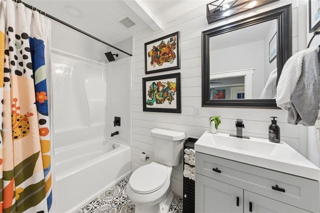2330 Castle Lane NE, Marietta, GA 30062