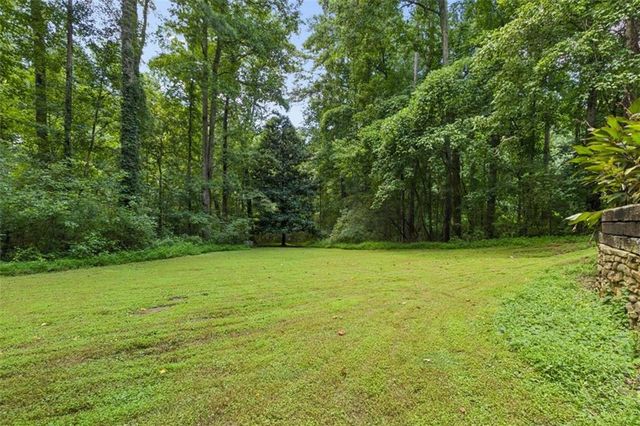 2330 Castle Lane NE, Marietta, GA 30062