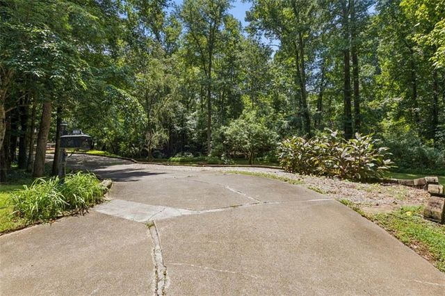 2330 Castle Lane NE, Marietta, GA 30062