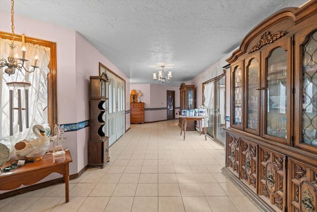 186 Eight Lots Rd, Sutton, MA 01590