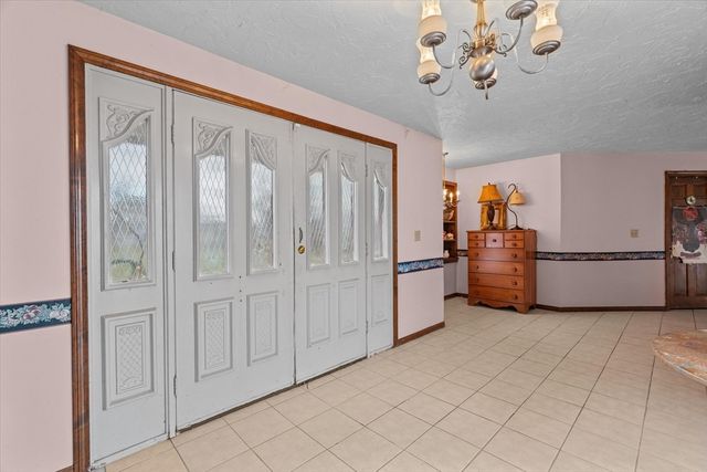 186 Eight Lots Rd, Sutton, MA 01590