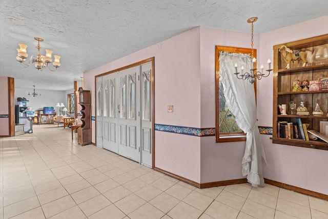 186 Eight Lots Rd, Sutton, MA 01590