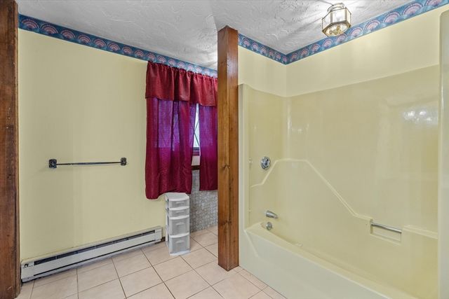 186 Eight Lots Rd, Sutton, MA 01590