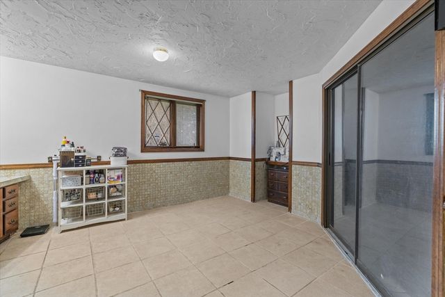 186 Eight Lots Rd, Sutton, MA 01590