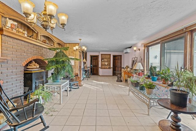 186 Eight Lots Rd, Sutton, MA 01590