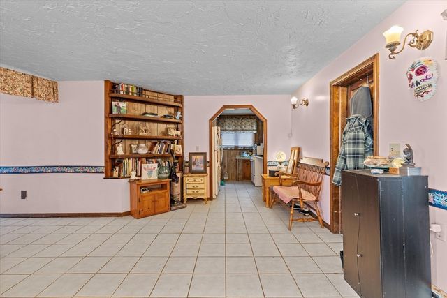 186 Eight Lots Rd, Sutton, MA 01590