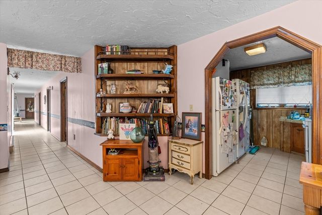 186 Eight Lots Rd, Sutton, MA 01590