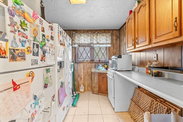 186 Eight Lots Rd, Sutton, MA 01590