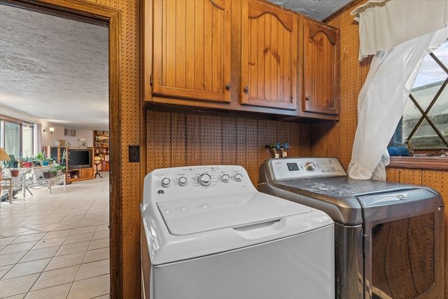 186 Eight Lots Rd, Sutton, MA 01590