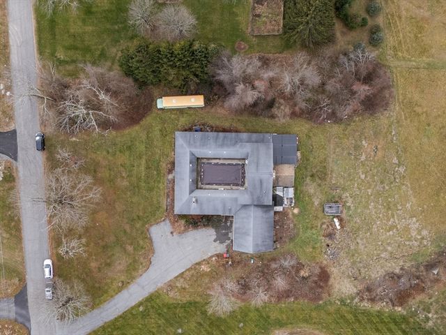 186 Eight Lots Rd, Sutton, MA 01590