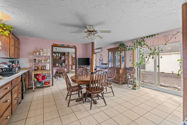 186 Eight Lots Rd, Sutton, MA 01590