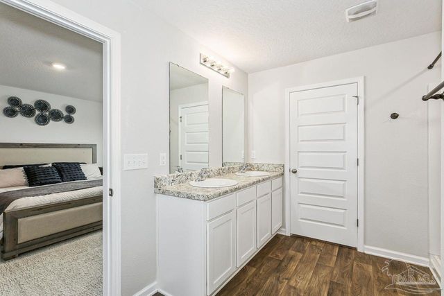5731 Guinevere Ln, Milton, FL 32583