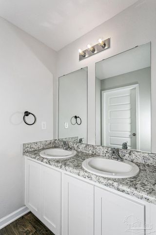 5731 Guinevere Ln, Milton, FL 32583