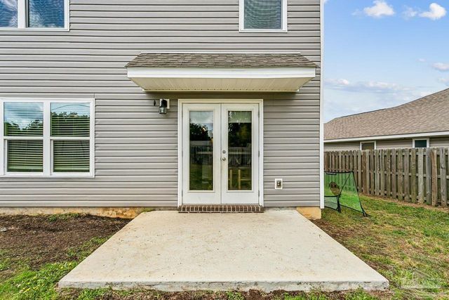 5731 Guinevere Ln, Milton, FL 32583