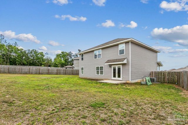 5731 Guinevere Ln, Milton, FL 32583
