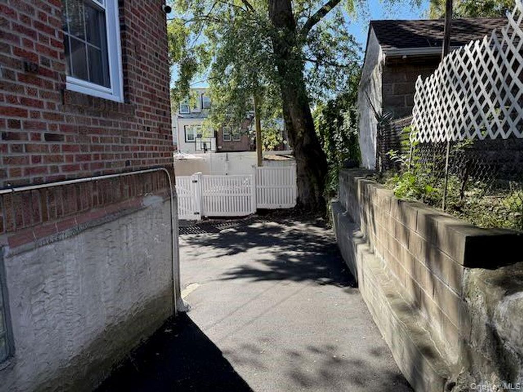 6414 83rd Place, Middle Village, NY 11379 — photo 4