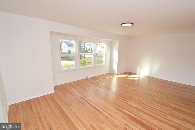 323 BROOKLINE AVE, Cherry Hill, NJ 08002