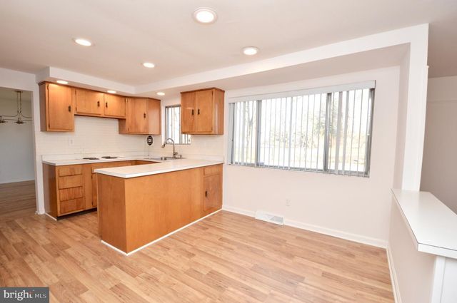 323 BROOKLINE AVE, Cherry Hill, NJ 08002