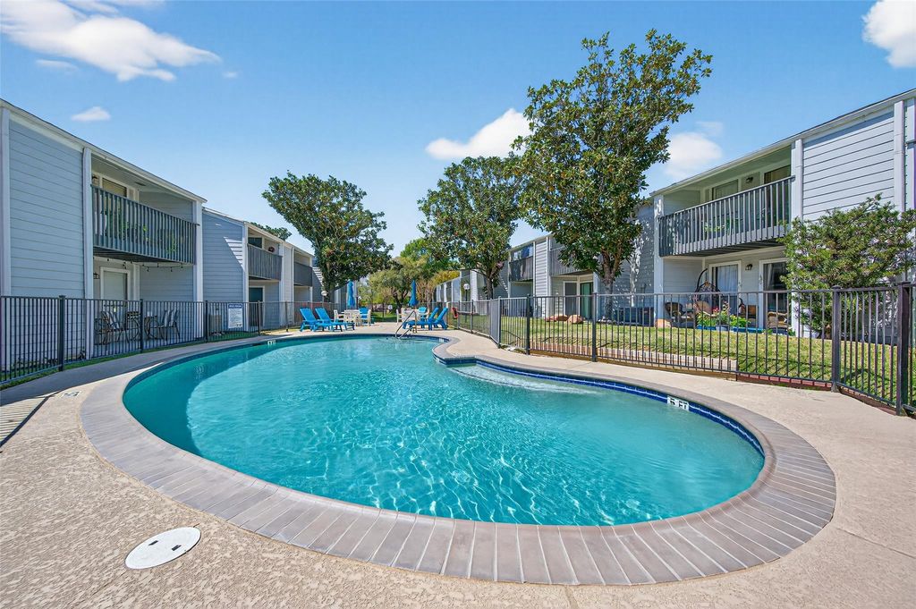 13151 Walden Road 129, Montgomery, TX 77356