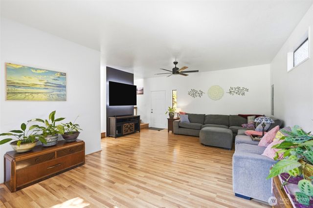 14215 55th Avenue NE, Marysville, WA 98271