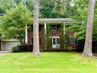 2704 Sunny Lane SE, Marietta, GA 30067