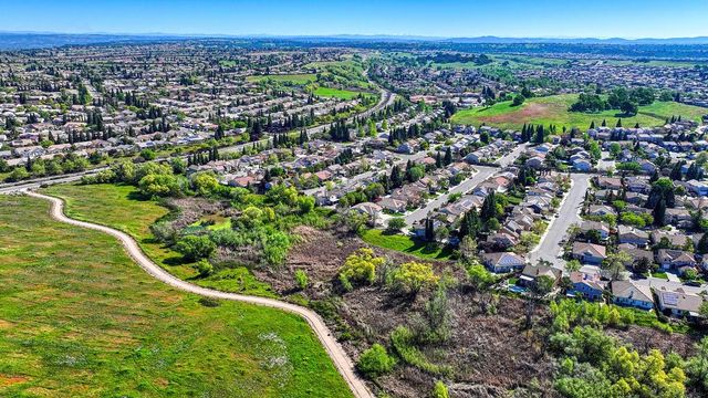 1556 Arroyo Madrone Ln, Lincoln, CA 95648