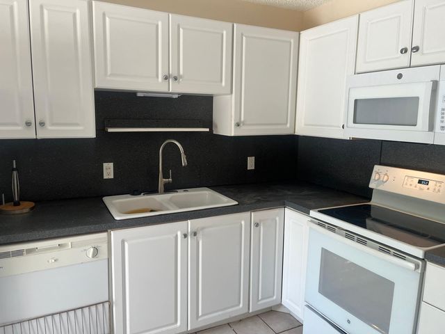 1916 19th Lane, Palm Beach Gardens, FL 33418