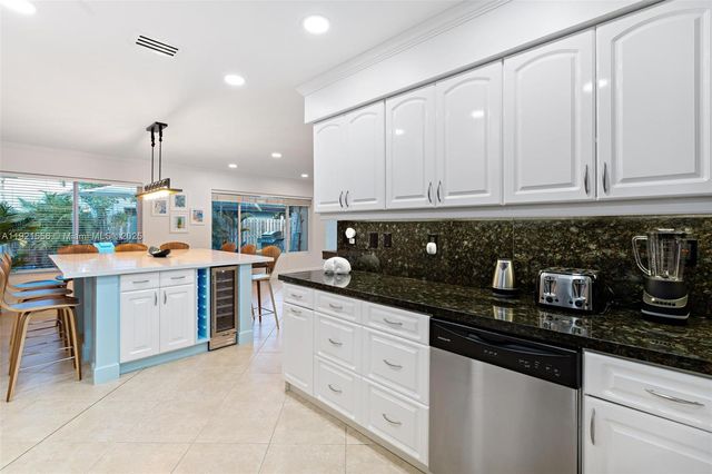 290 Tropic Dr, Lauderdale By The Sea, FL 33308