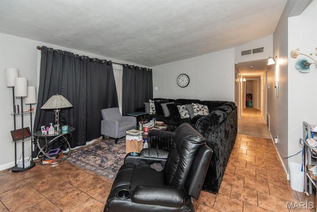 6563 January Avenue, Berkeley, MO 63134