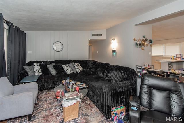 6563 January Avenue, Berkeley, MO 63134