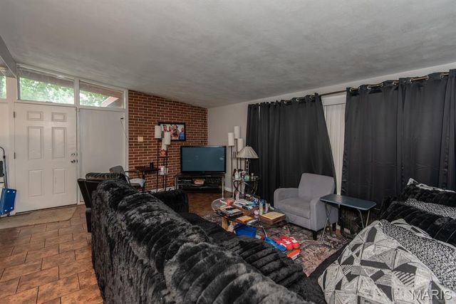 6563 January Avenue, Berkeley, MO 63134