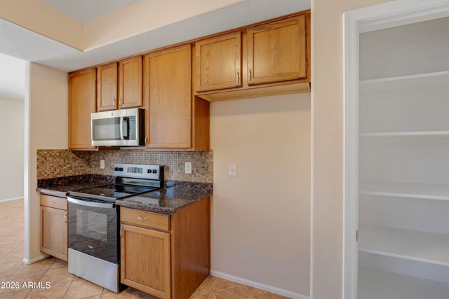 25695 W CROWN KING Road, Buckeye, AZ 85326