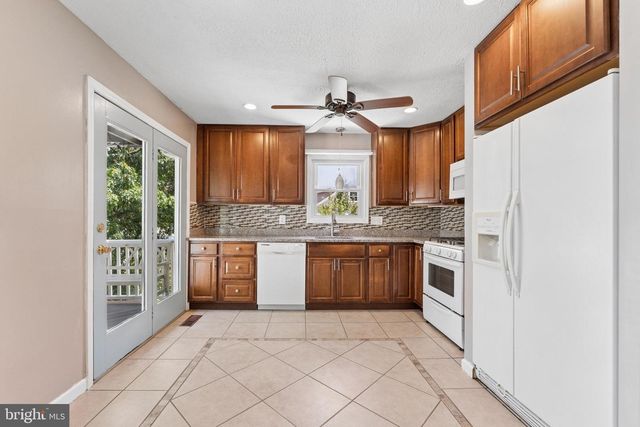 8816 SAUNDERS LN, Lanham, MD 20706