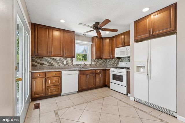 8816 SAUNDERS LN, Lanham, MD 20706